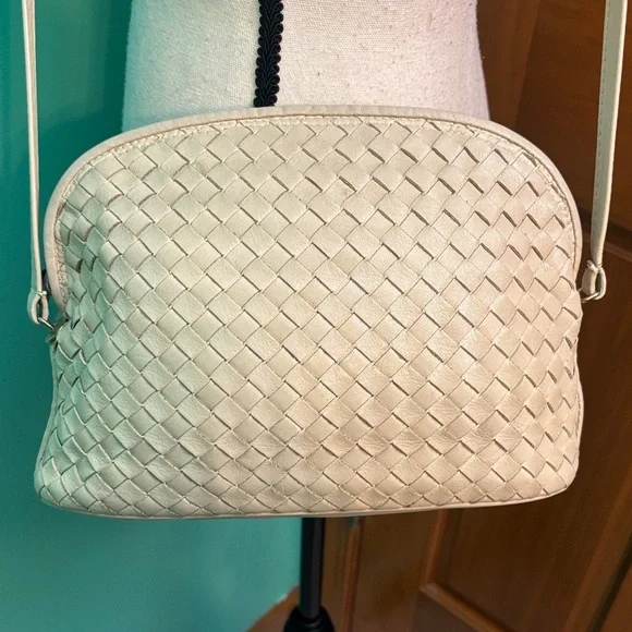 Chic Cream Woven Crossbody Bag - Picture 2 of 12